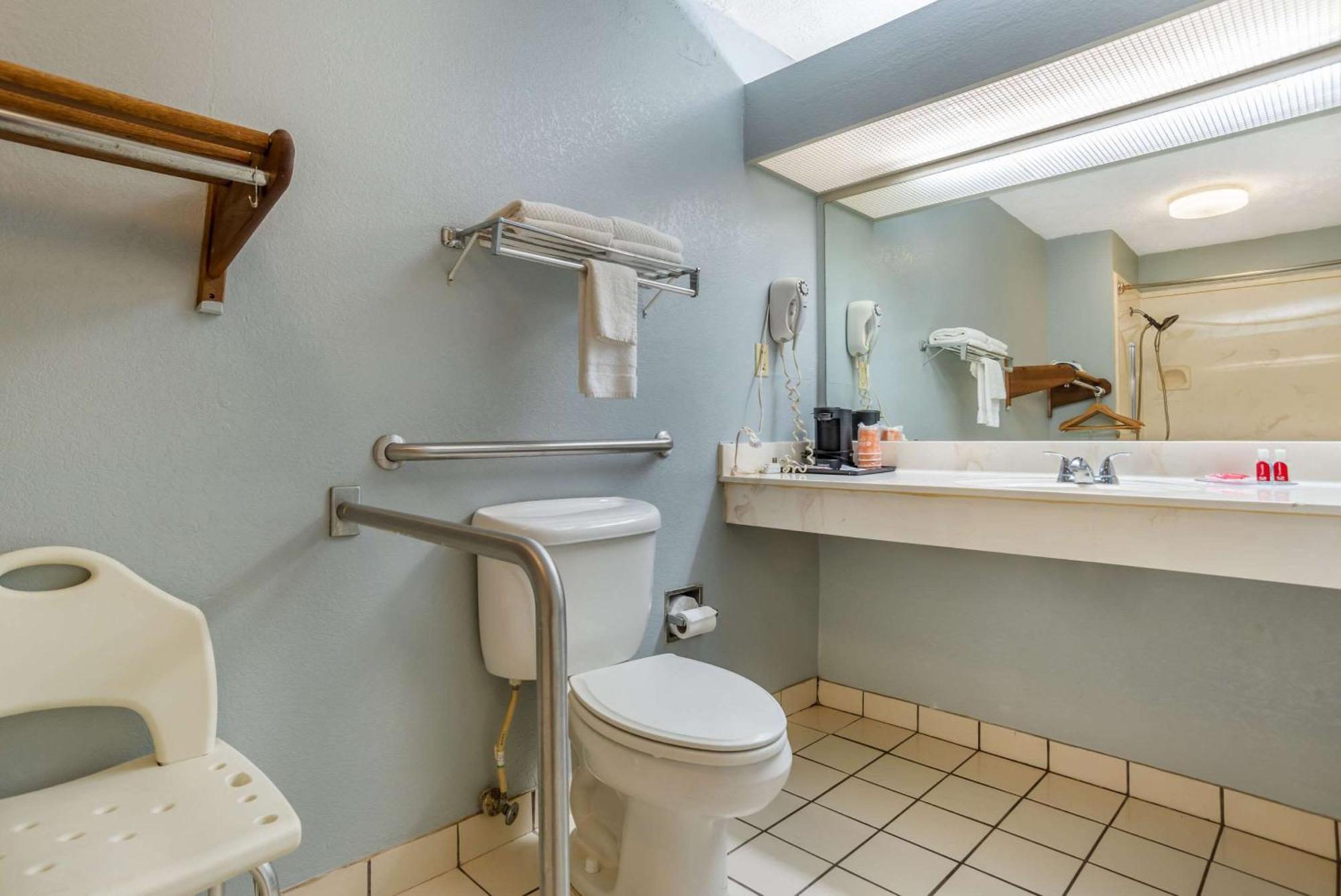 Econo Lodge Inn & Suites Philadelphia Eksteriør bilde