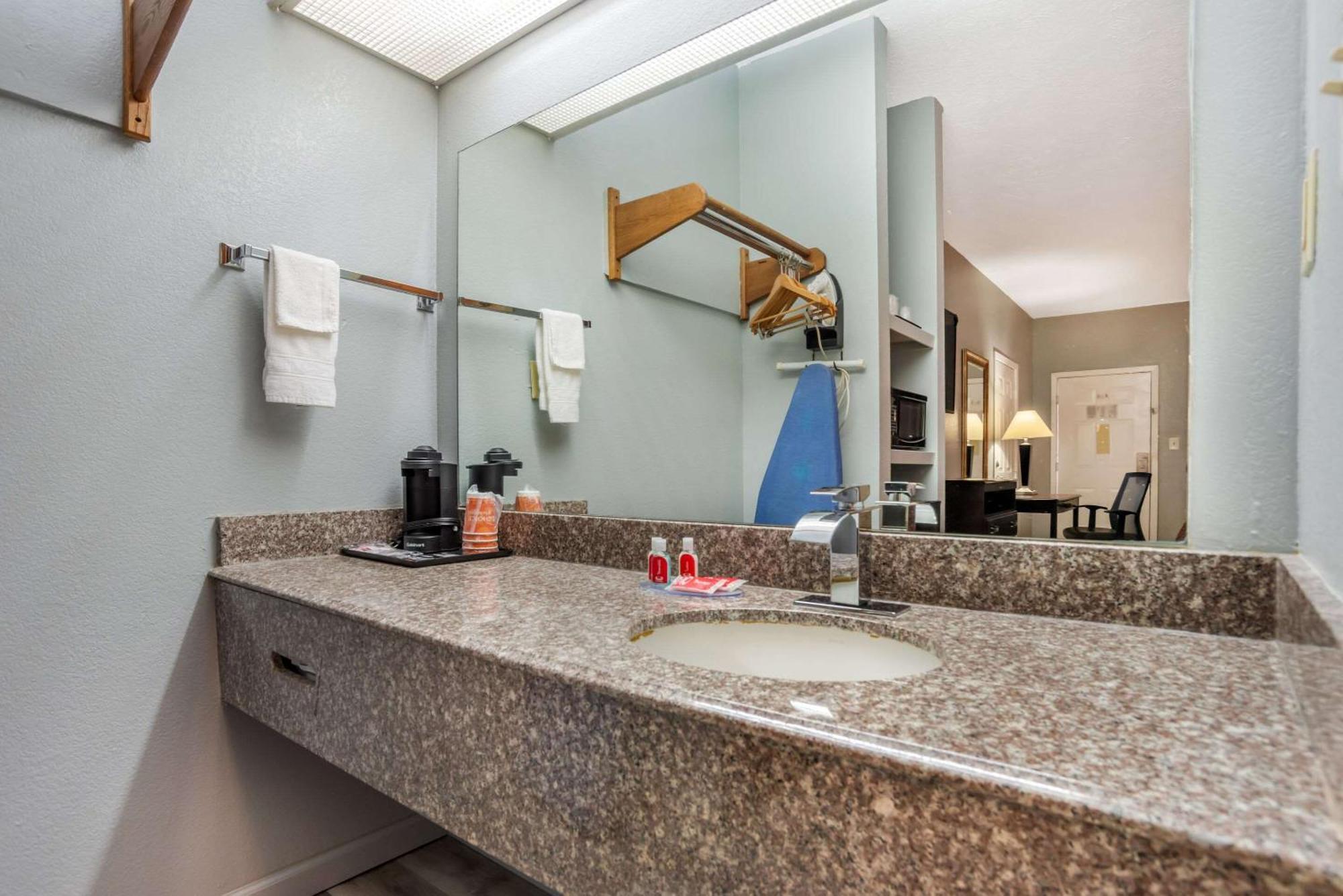 Econo Lodge Inn & Suites Philadelphia Eksteriør bilde