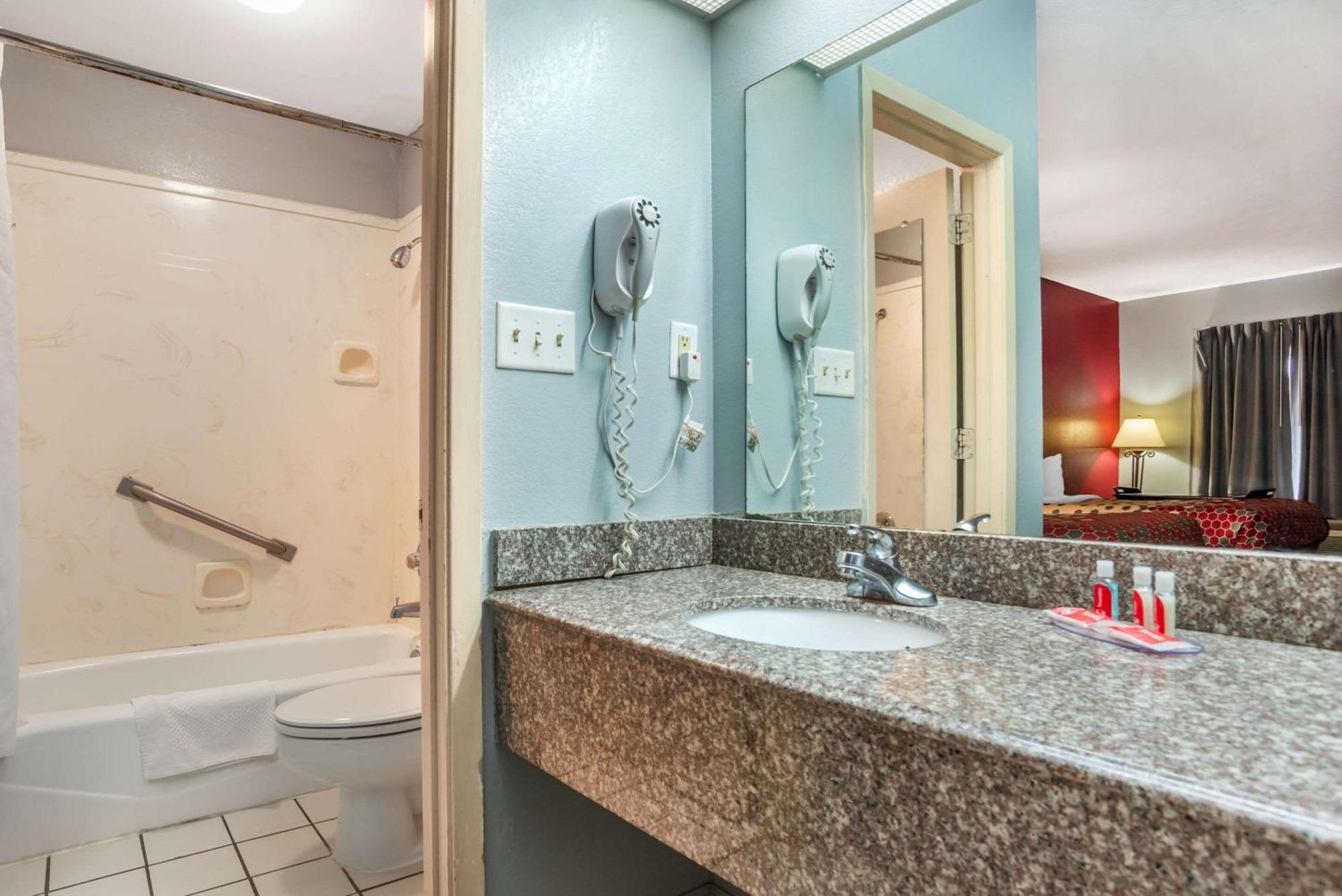 Econo Lodge Inn & Suites Philadelphia Eksteriør bilde
